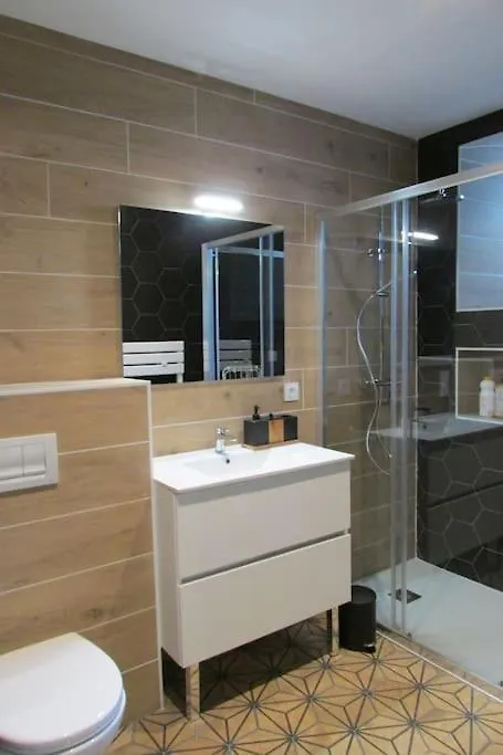 Appartement Climatise Au Coeur Des Remparts Die 0*,  France