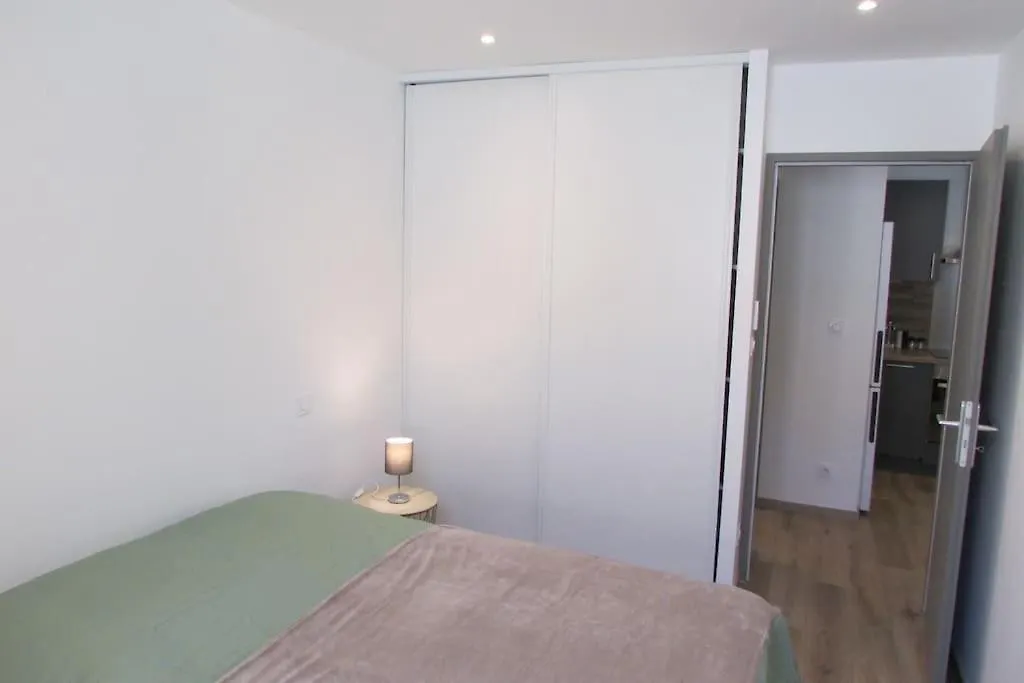 Appartement Climatise Au Coeur Des Remparts Die Apartment