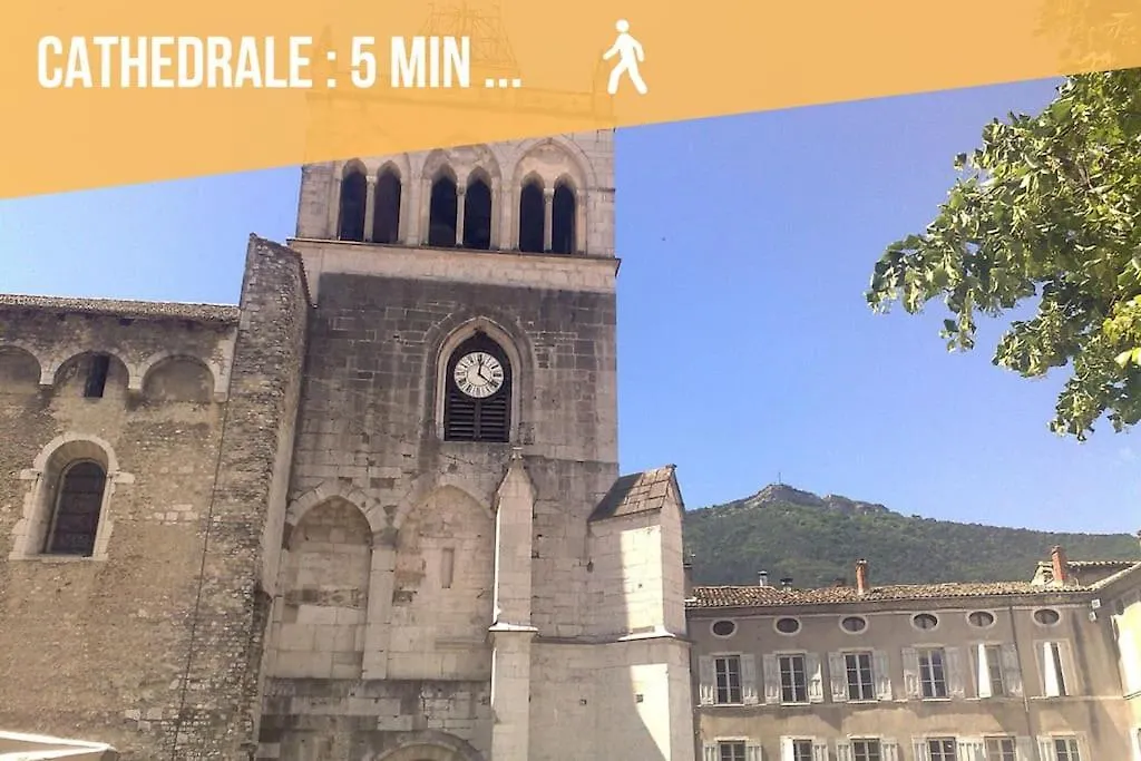 Appartement Climatise Au Coeur Des Remparts Die Francia