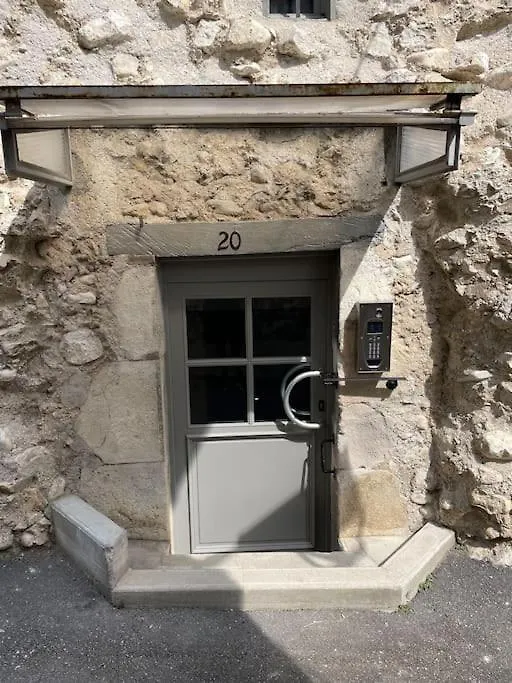 Appartement Climatise Au Coeur Des Remparts Die Francia